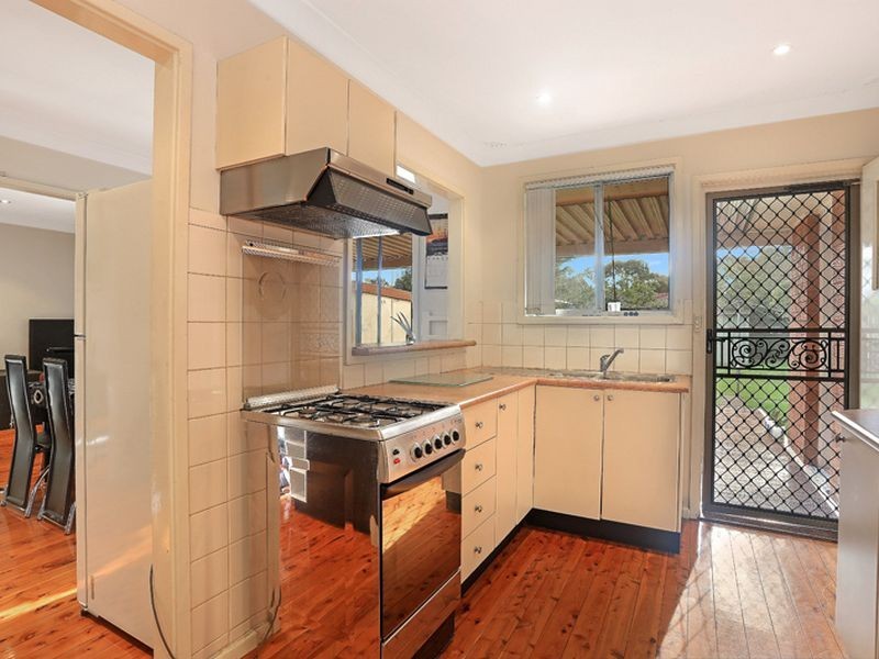 32 Shannon Ave, Merrylands NSW 2160