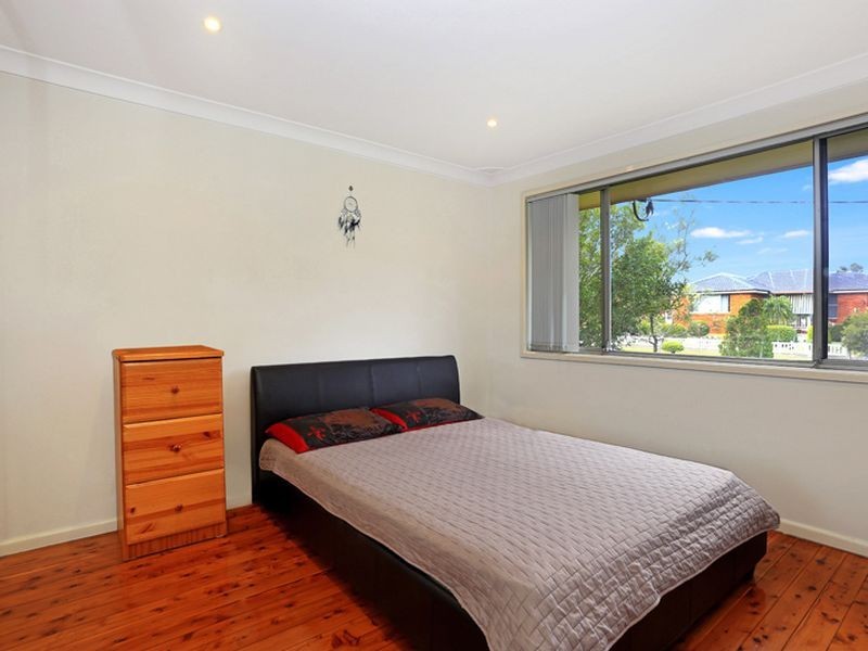 32 Shannon Ave, Merrylands NSW 2160