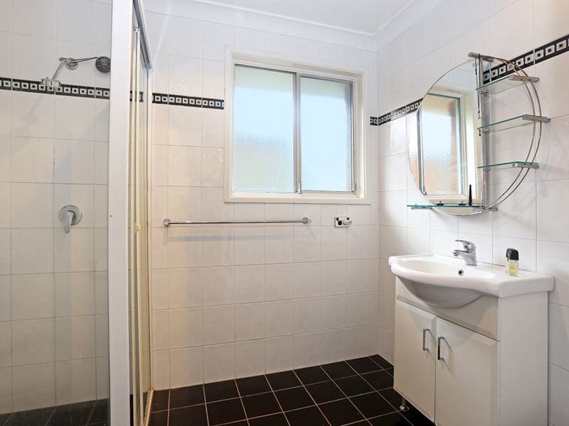 32 Shannon Ave, Merrylands NSW 2160