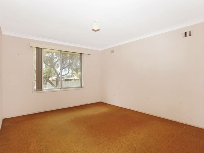 4 Lough Ave, Guildford NSW 2161