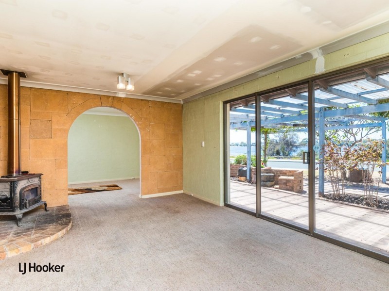 8A Salter Point Parade, Salter Point WA 6152