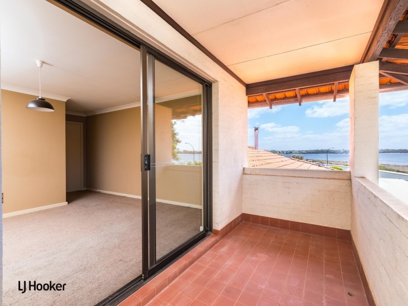 8A Salter Point Parade, Salter Point WA 6152