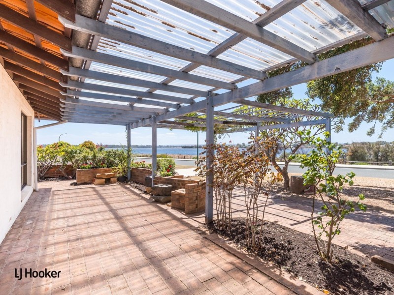 8A Salter Point Parade, Salter Point WA 6152