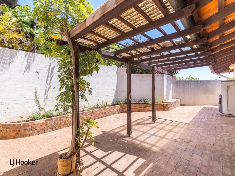 8A Salter Point Parade, Salter Point WA 6152