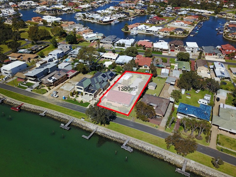 16 Fairbridge Road, Halls Head WA 6210