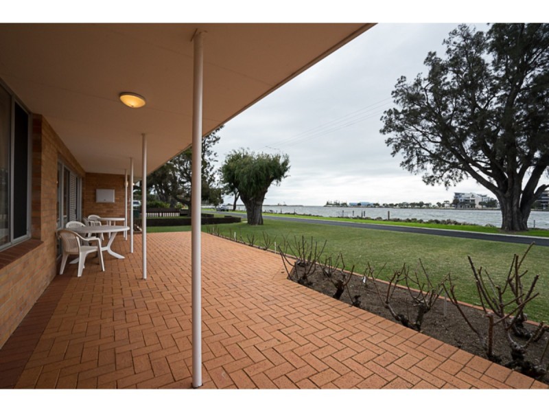 16 Fairbridge Road, Halls Head WA 6210