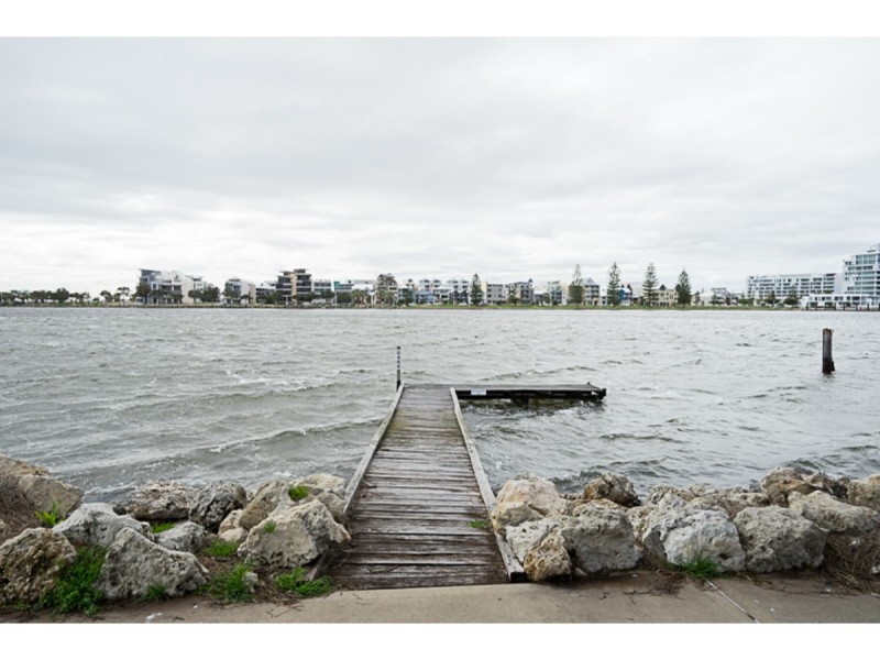 16 Fairbridge Road, Halls Head WA 6210