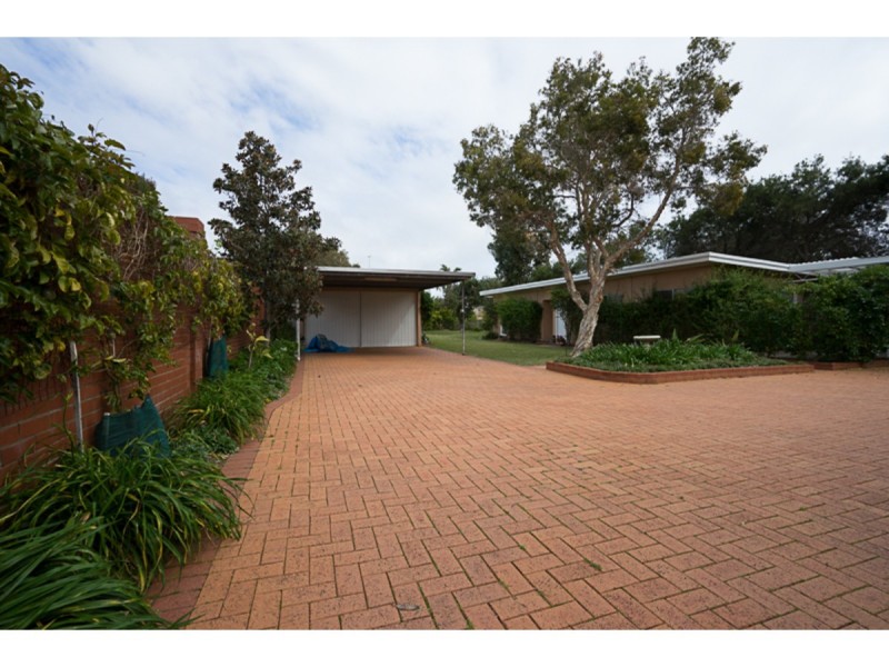 16 Fairbridge Road, Halls Head WA 6210