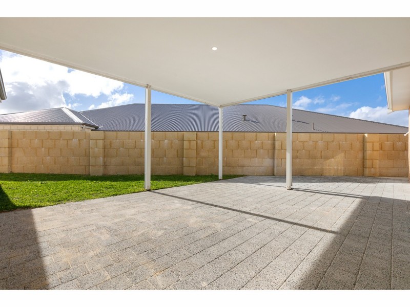 18 Holloways Ridge, Secret Harbour WA 6173