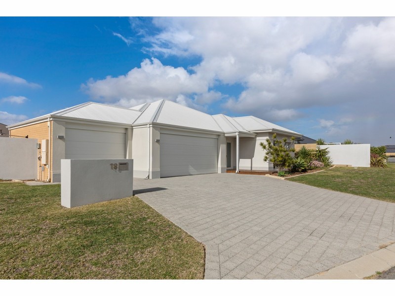 18 Holloways Ridge, Secret Harbour WA 6173