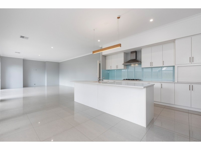 18 Holloways Ridge, Secret Harbour WA 6173