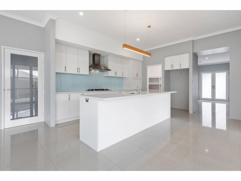 18 Holloways Ridge, Secret Harbour WA 6173