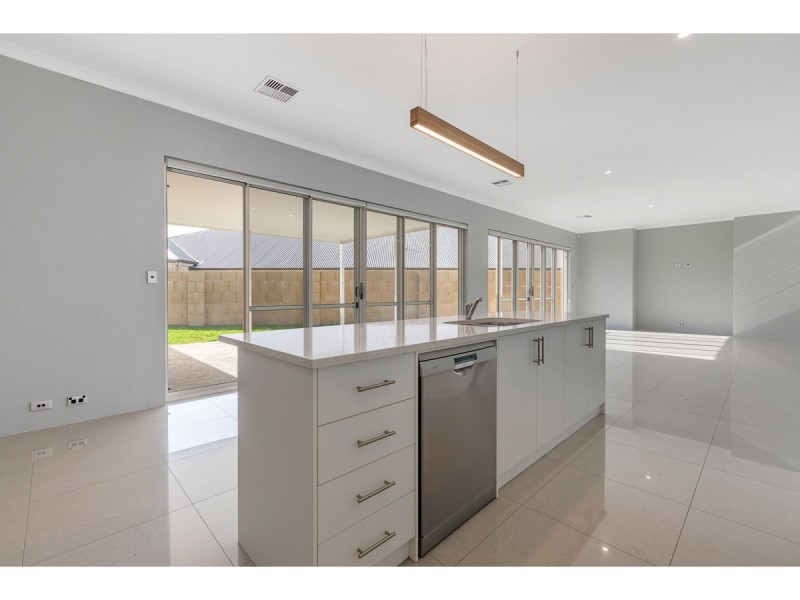18 Holloways Ridge, Secret Harbour WA 6173