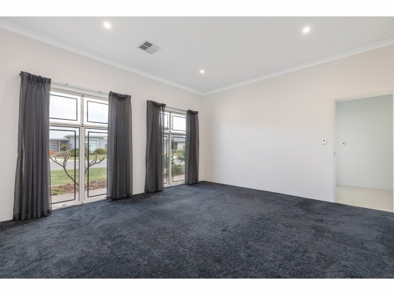18 Holloways Ridge, Secret Harbour WA 6173