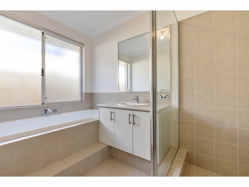 18 Holloways Ridge, Secret Harbour WA 6173