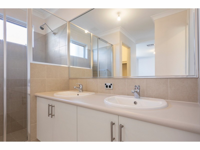 18 Holloways Ridge, Secret Harbour WA 6173