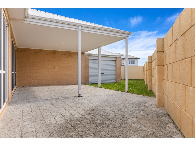 18 Holloways Ridge, Secret Harbour WA 6173