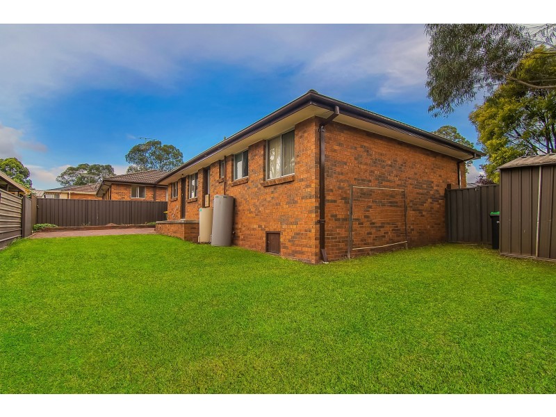 1 Fontana Close, St Clair NSW 2759