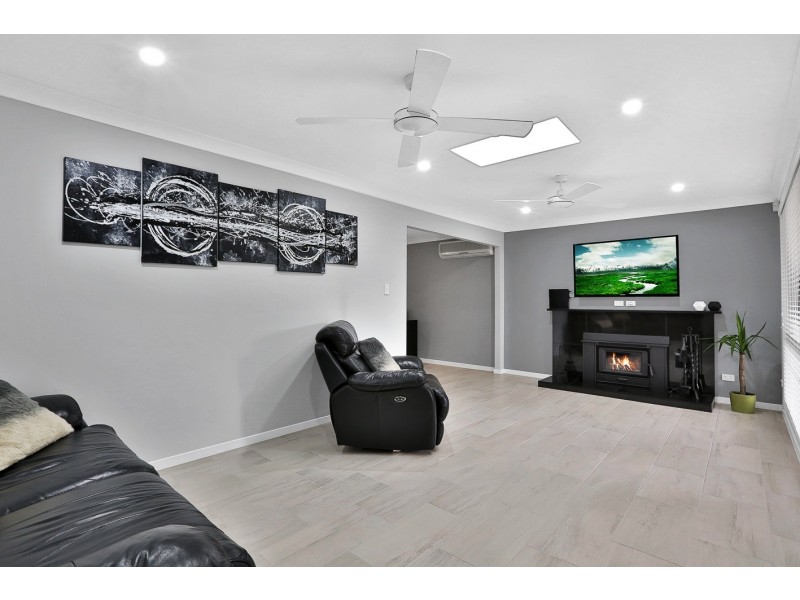 12 Derwent Place, St Clair NSW 2759