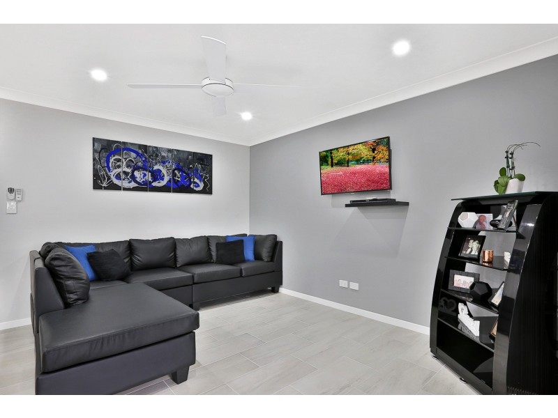 12 Derwent Place, St Clair NSW 2759