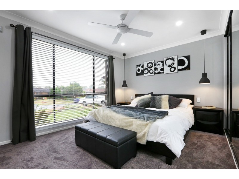 12 Derwent Place, St Clair NSW 2759