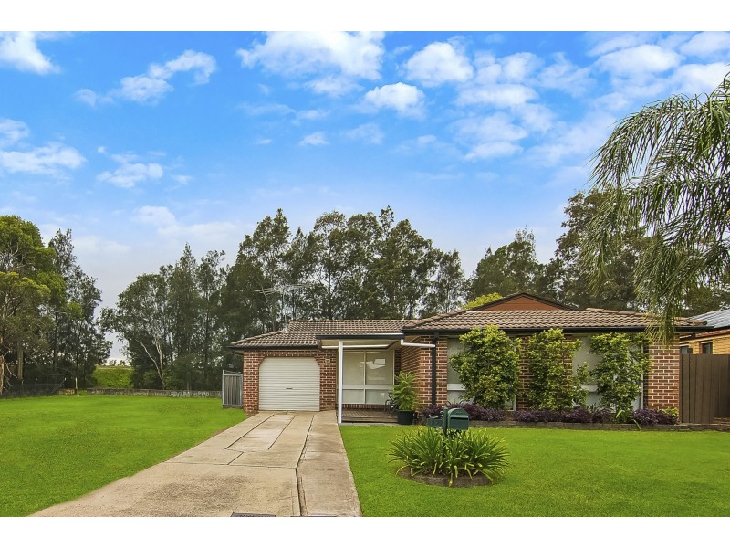 27 Augusta Place, St Clair NSW 2759