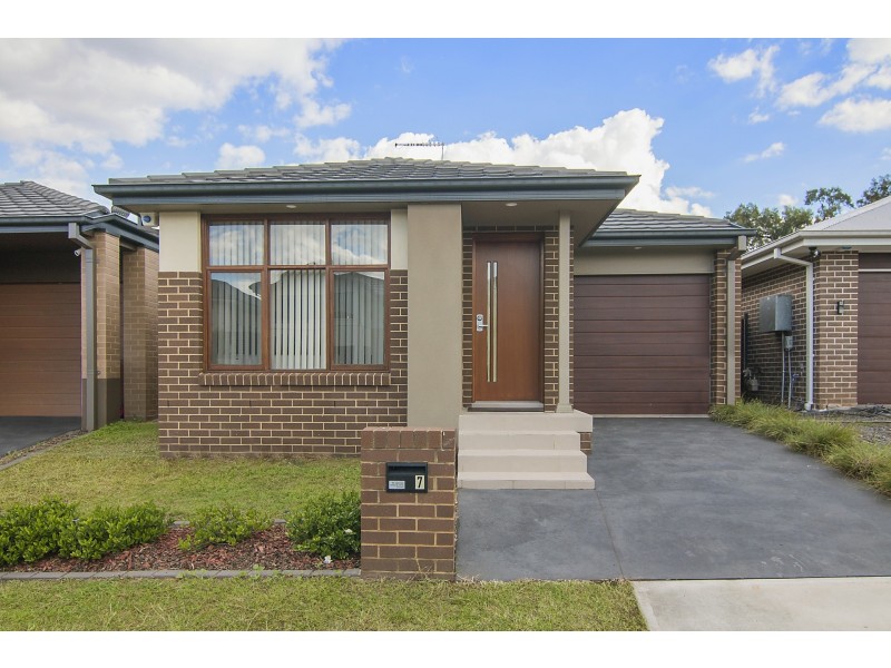 7 Fenner Place, Ropes Crossing NSW 2760