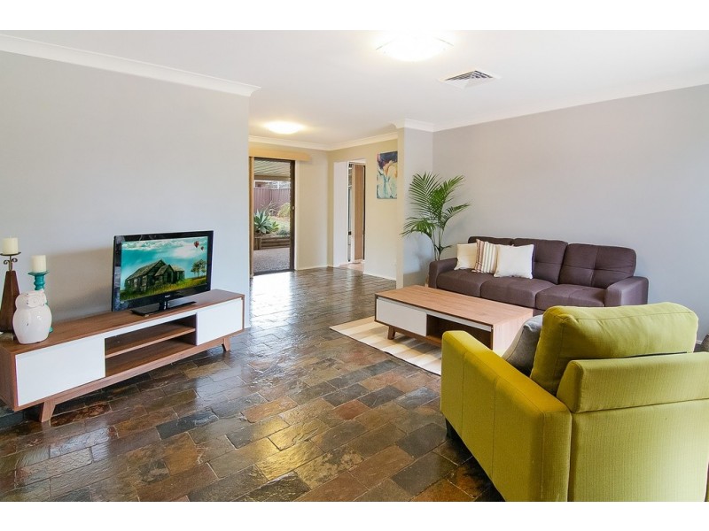 6 Othello Place, St Clair NSW 2759