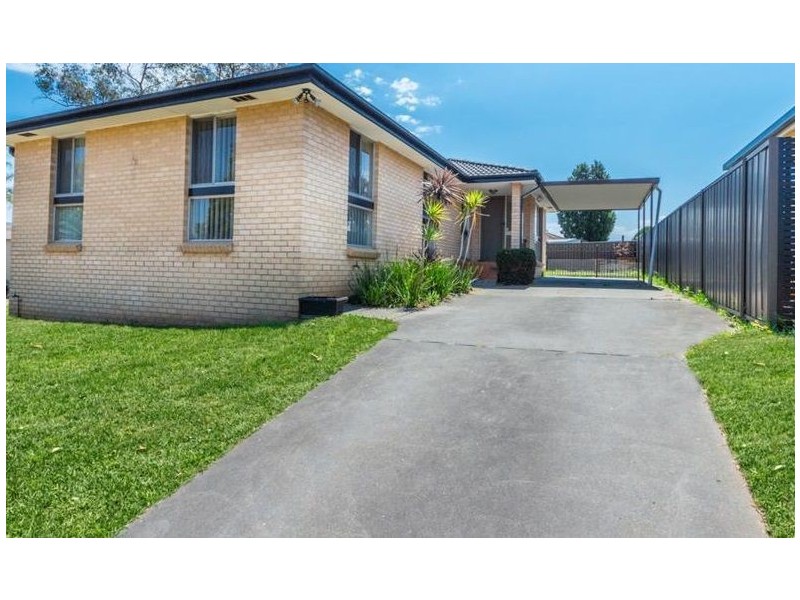 7 Paradise Place, St Clair NSW 2759