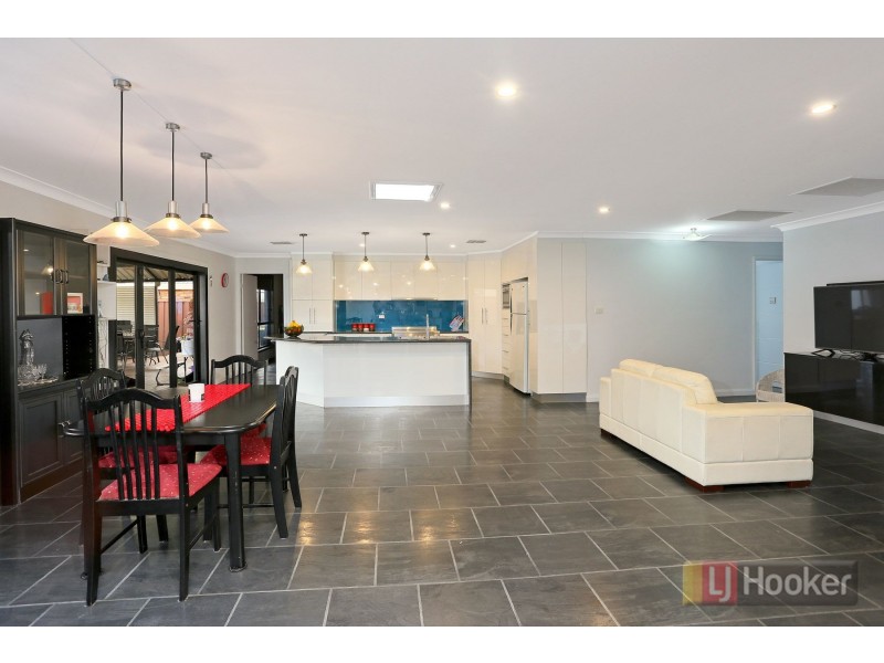 13 Michael Avenue, Luddenham NSW 2745