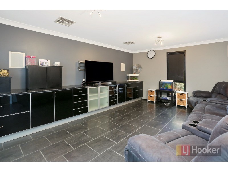 13 Michael Avenue, Luddenham NSW 2745