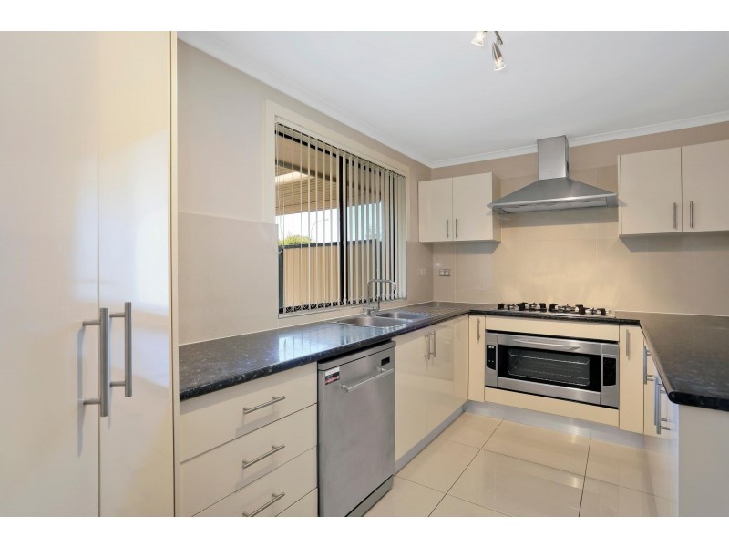 6 Laura Place, St Clair NSW 2759