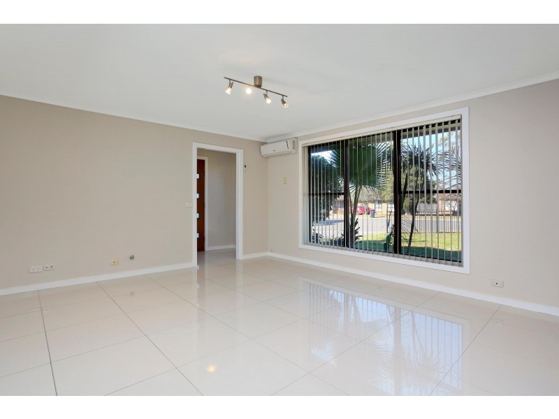 6 Laura Place, St Clair NSW 2759