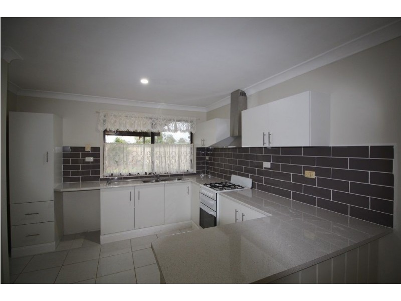 11 Lawton Place, Oakhurst NSW 2761