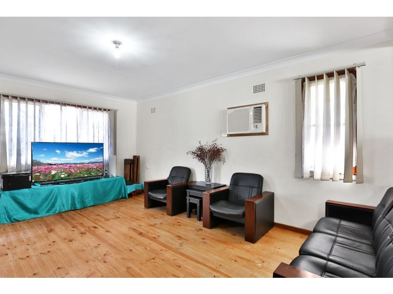 1 Mendana Street, Lethbridge Park NSW 2770