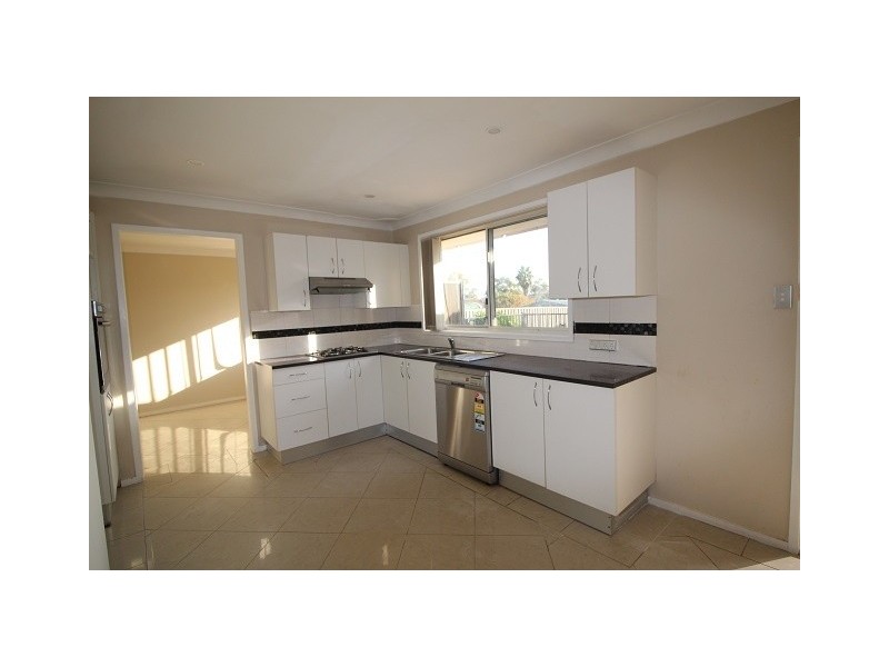 63 Harvey Circuit, St Clair NSW 2759