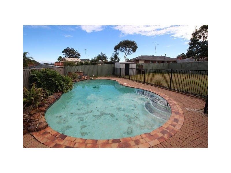 63 Harvey Circuit, St Clair NSW 2759