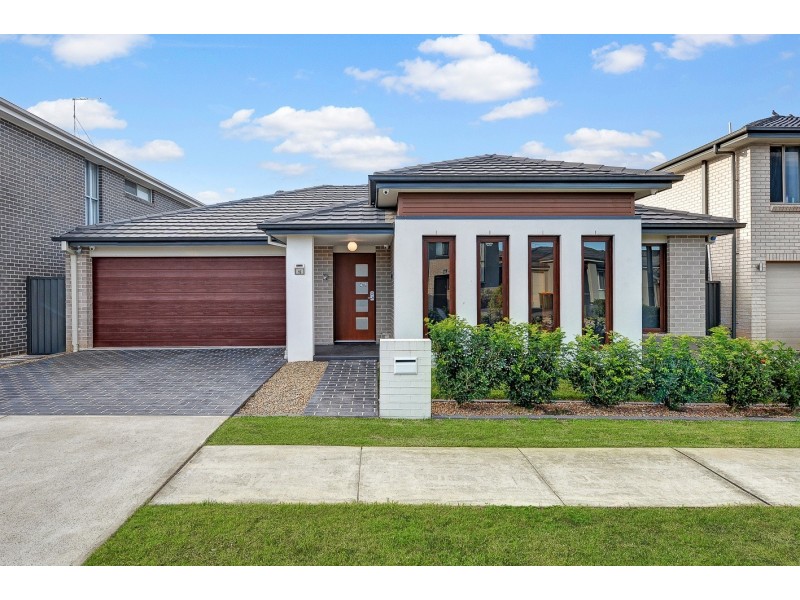 16 Huntington Street, Ropes Crossing NSW 2760