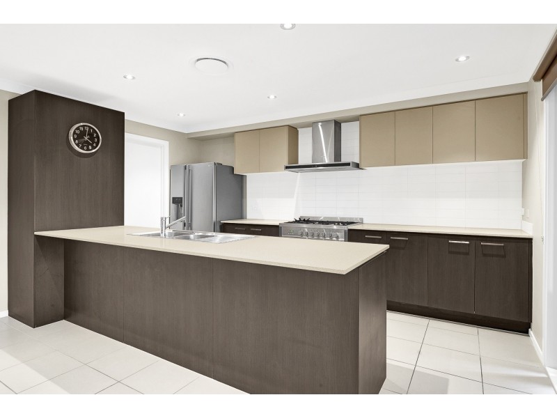 16 Huntington Street, Ropes Crossing NSW 2760