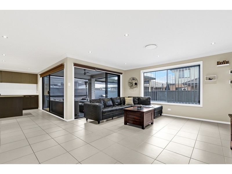 16 Huntington Street, Ropes Crossing NSW 2760