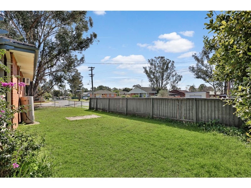 1 Mendana Street, Lethbridge Park NSW 2770
