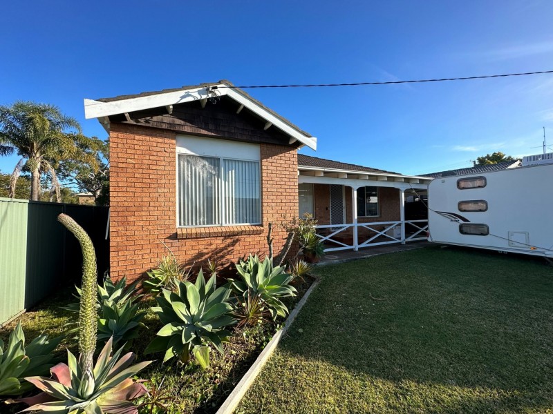2 John Street, Gorokan NSW 2263