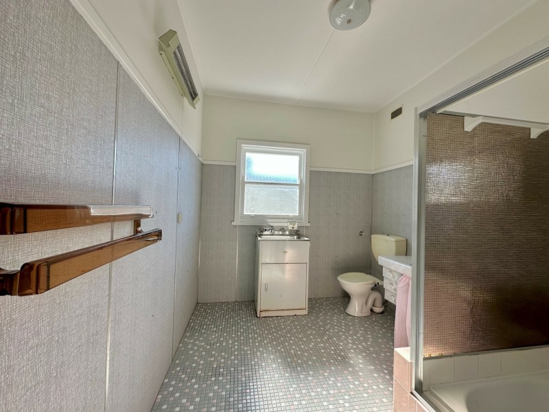 11 Woolana Avenue, Budgewoi NSW 2262