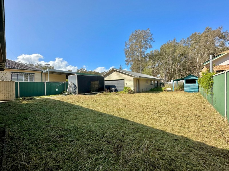 23 Warner Avenue, Tuggerawong NSW 2259