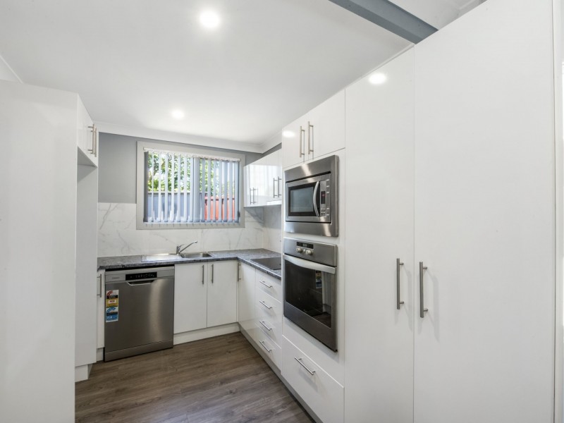 22a Campbell Parade, Mannering Park NSW 2259