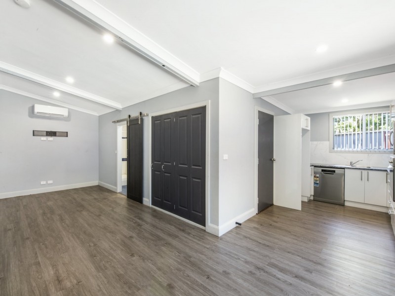 22a Campbell Parade, Mannering Park NSW 2259