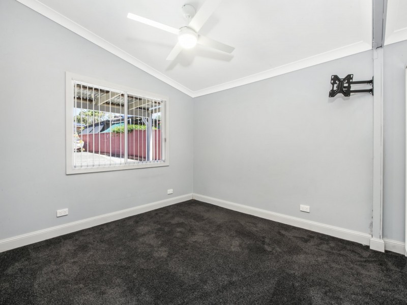 22a Campbell Parade, Mannering Park NSW 2259
