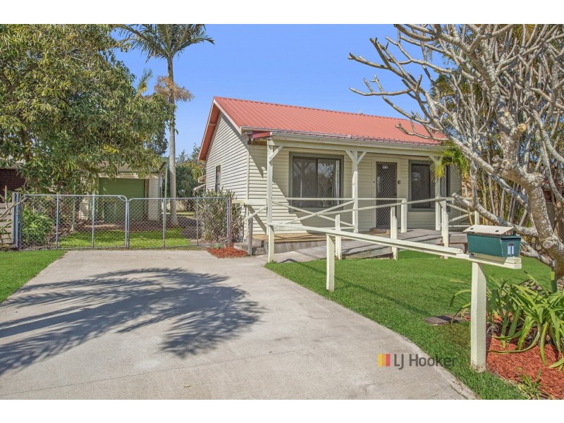 1 Holmes Avenue, Toukley NSW 2263