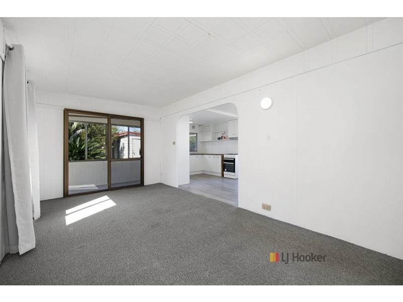 1 Holmes Avenue, Toukley NSW 2263