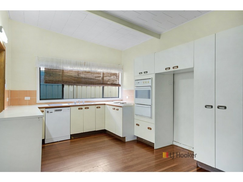 11 Natuna Avenue, Budgewoi NSW 2262